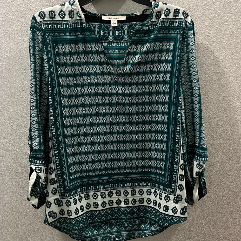 mi Ami teal Geometric Blouse